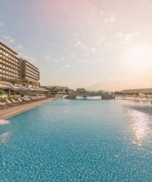 Προσφορές για το ξενοδοχείο Amada Colossos Resort Με Νεροτσουλήθρες